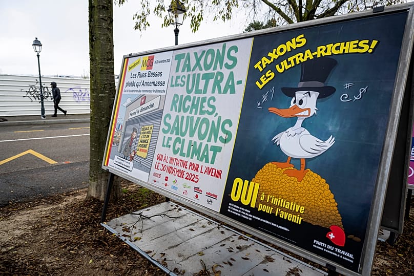 Plakate der Juso warben für eine Erbschaftssteuer auf Vermögen über 50 Millionen Franken, deren Einnahmen in den Klimaschutz fließen sollten