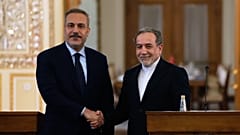 سفر فیدان به تهران و دیدار با عراقچی