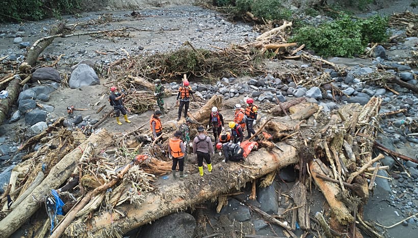 Video. Death toll from Indonesian floods and landslides rises to 442 ...