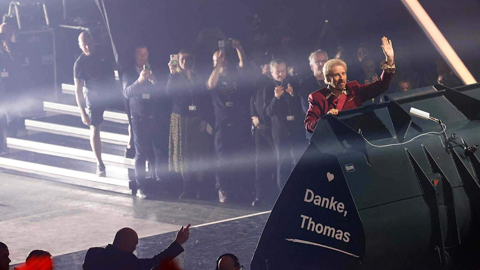 Gottschalk am Ende von "Wetten, dass...?" am  26. November 2023, in Offenburg