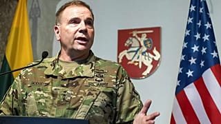 ФАЙЛ: Командующий сухопутными войсками США в Европе генерал-лейтенант Бен Ходжес выступает на пресс-конференции в Вильнюсе, 7 марта 2017 г.