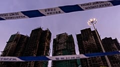 Hong Kong'daki Wang Fuk Court'ta çıkan yangının ardından yanan binalar görülüyor, 28 Kasım, 2025
