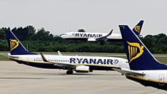 Sur cette photo d’archives datée du mardi 21 juillet 2009, des avions de Ryanair sont visibles à l’aéroport de Stansted, en Angleterre.