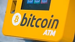 FILE - Photo d'archives du 16 octobre 2015 d'un distributeur automatique de bitcoins en Australie.