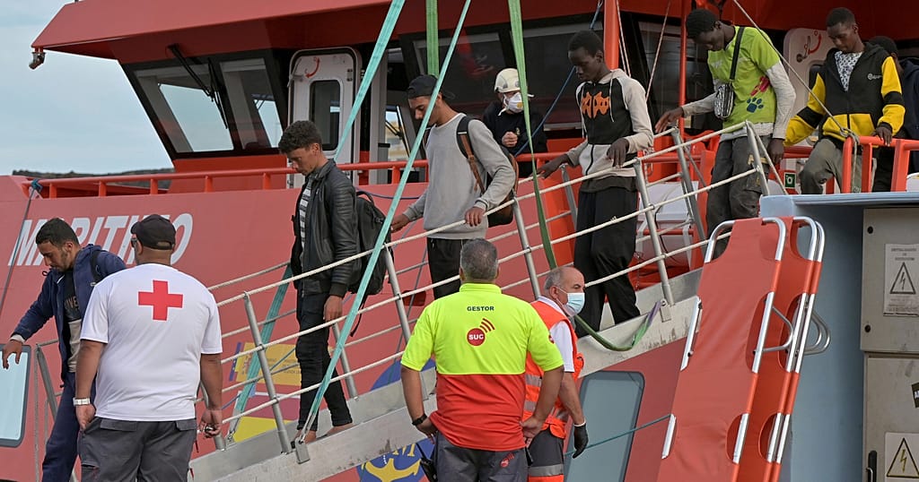 Spanish services rescue over 100 migrants in Canary Islands