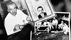 یک مأمور پلیس فدرال در تاریخ ۷ ژوئن ۱۹۸۵ دو عکس و یک کارت شناسایی را در دست دارد که در خانه‌ای پیدا شده بود که تصور می‌شد یوزف منگله، جنایتکار جنگی نازی، در آن زندگی می‌کرد.