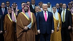 الرئيس دونالد ترامب مع ولي العهد السعودي محمد بن سلمان، خلال منتدى الاستثمار السعودي في مركز كينيدي، يوم الأربعاء 19 نوفمبر 2025، في واشنطن.