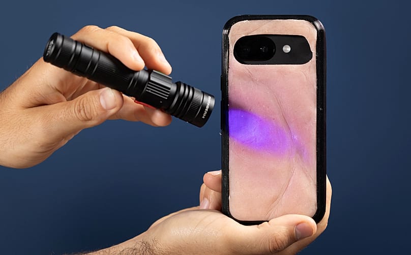 A sun-activated phone case by O2 