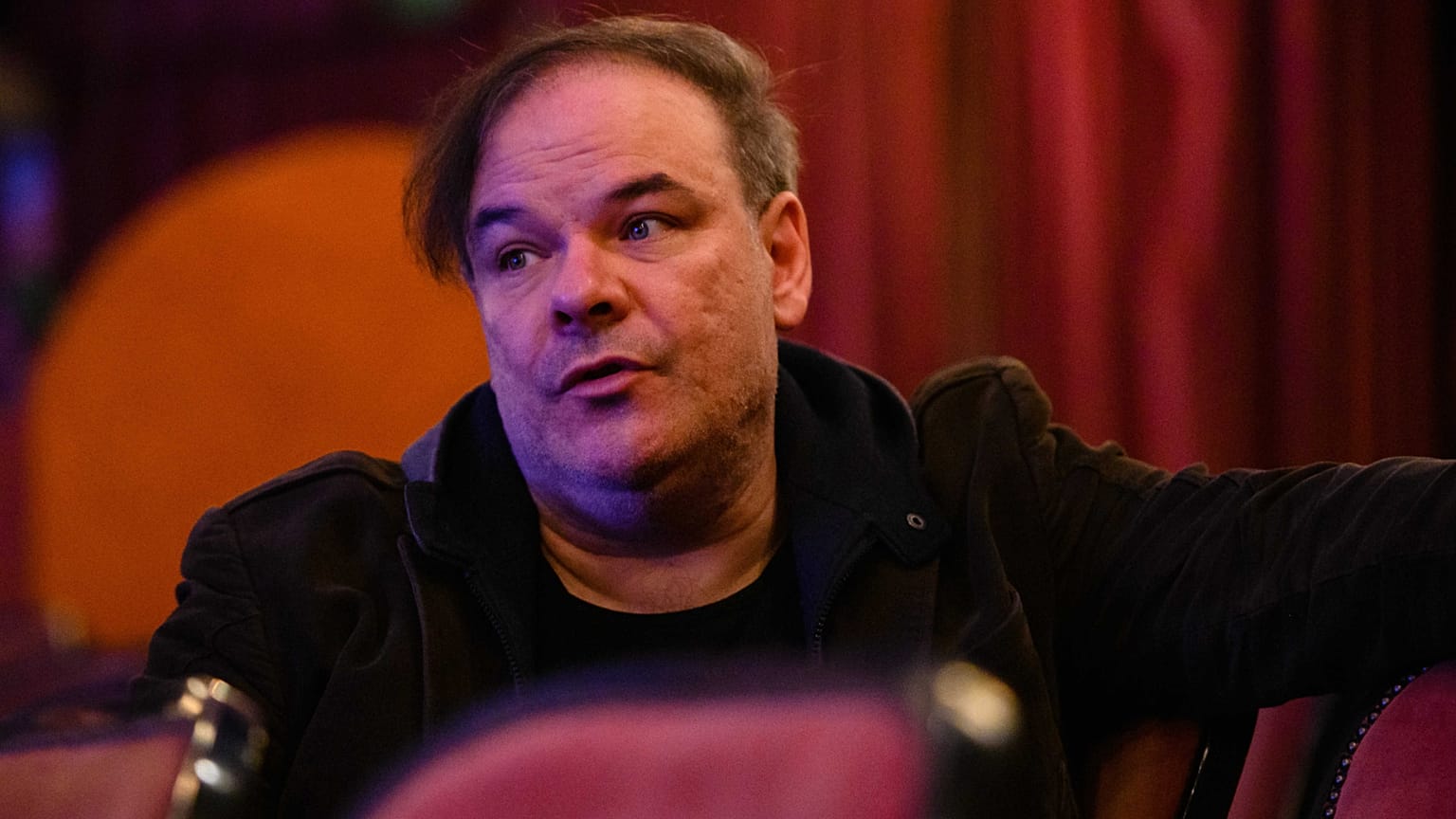 Kálloy Molnár Péter rendező A mindenség elmélete című színművének próbáján a Veszprémi Petőfi Színházban 2022. február 10-én