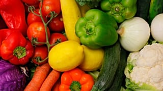  فواكه وخضروات طازجة قُدمت لطواقم خدمات الطعام