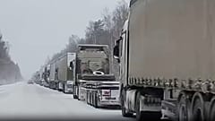 Route transsibérienne paralysée par un embouteillage de 80 km, des automobilistes bloqués toute la nuit