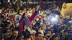 Halk, 1 Aralık 2025 Pazartesi günü Sofya'da gelecek yılın bütçe taslağında yer alan kemer sıkma önlemlerine karşı düzenlenen mitinge katıldı