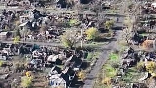 November 1-i ukrán drónfelvétel a súlyos harcok sújtotta Pokrovszkról