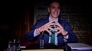 El presidente del Gobierno español, Pedro Sánchez, gesticula mientras comparece ante una comisión del Senado en Madrid, España, el jueves 30 de octubre de 2025.