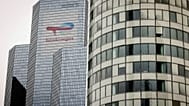 Vue du siège du géant pétrolier français TotalEnergies, vendredi 21 mars 2025, dans le quartier d'affaires de La Défense, près de Paris.