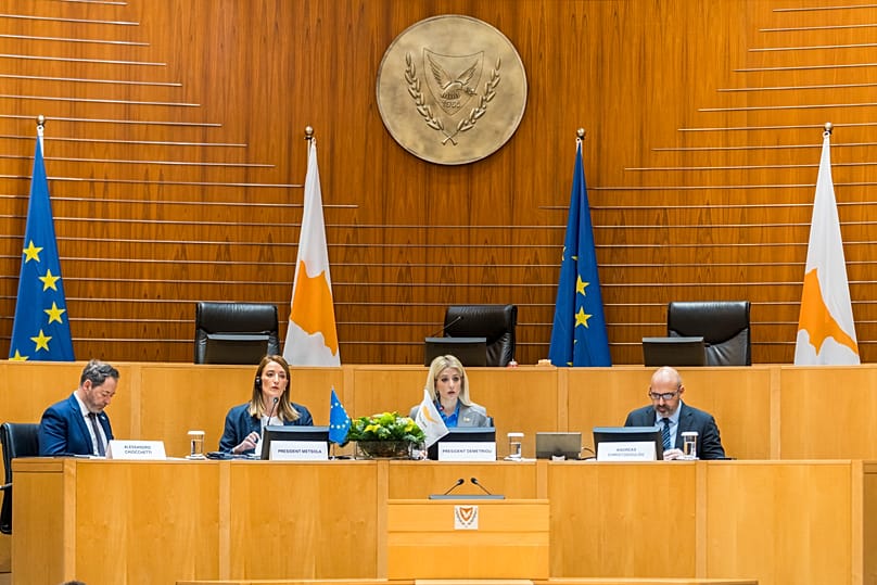 Ρομπέρτα Μέτσολα και Αννίτα Δημητρίου στην Βουλή της Κύπρου