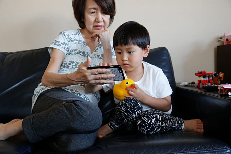 Kaczor Edwin, pierwsza na świecie „inteligentna kaczka”, łączy się przez Bluetooth ze smartfonem lub tabletem, aby odtwarzać animowane historie i piosenki.