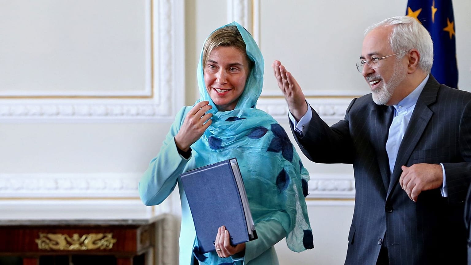 موگرینی در کنار محمد جواد ظریف در سال ۲۰۱۶