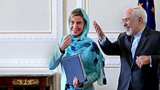 موگرینی در کنار محمد جواد ظریف در سال ۲۰۱۶