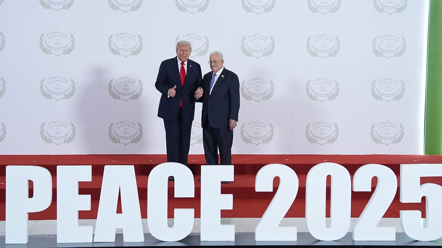 Donald Trump amerikai és Mahmúd Abbász palesztin elnök, Sharm el-Sheikh, Egyiptom, 2025 október 13.