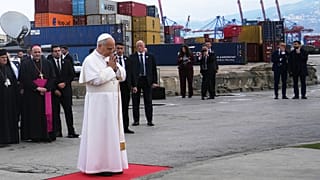 البابا ليو الرابع عشر يقيم لحظة صلاة في موقع انفجار مرفأ بيروت 2020 في بيروت ، لبنان ، الثلاثاء ، ديسمبر. 2, 2025