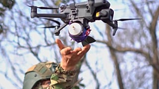 Die Drohnenabwehreinheit der Bundespolizei darf alles: Aufspüren, Abwehren, Abfangen. Bundesinnenminister Dobrindt hat sie in den Dienst gestellt.