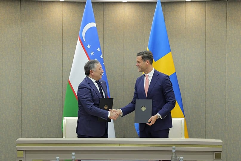 Director of Uzbekistan’s Migration Agency Behzod Musaev with Sweden’s Minister for Migration Johan Forssell