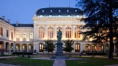 Le campus universitaire face au Rhône.