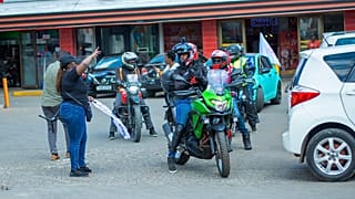 Kenya : quand les femmes prennent le guidon à Nairobi