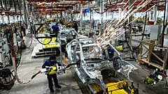 Operai in fabbrica