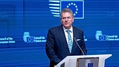 Ο Ευρωπαίος Επίτροπος Εμπορίου και Οικονομικής Ασφάλειας Maroš Šefčovič μιλάει κατά τη διάρκεια συνέντευξης Τύπου μετά τη συνάντηση των Υπουργών Εμπορίου της ΕΕ, 24 Νοεμβρίου 2025.