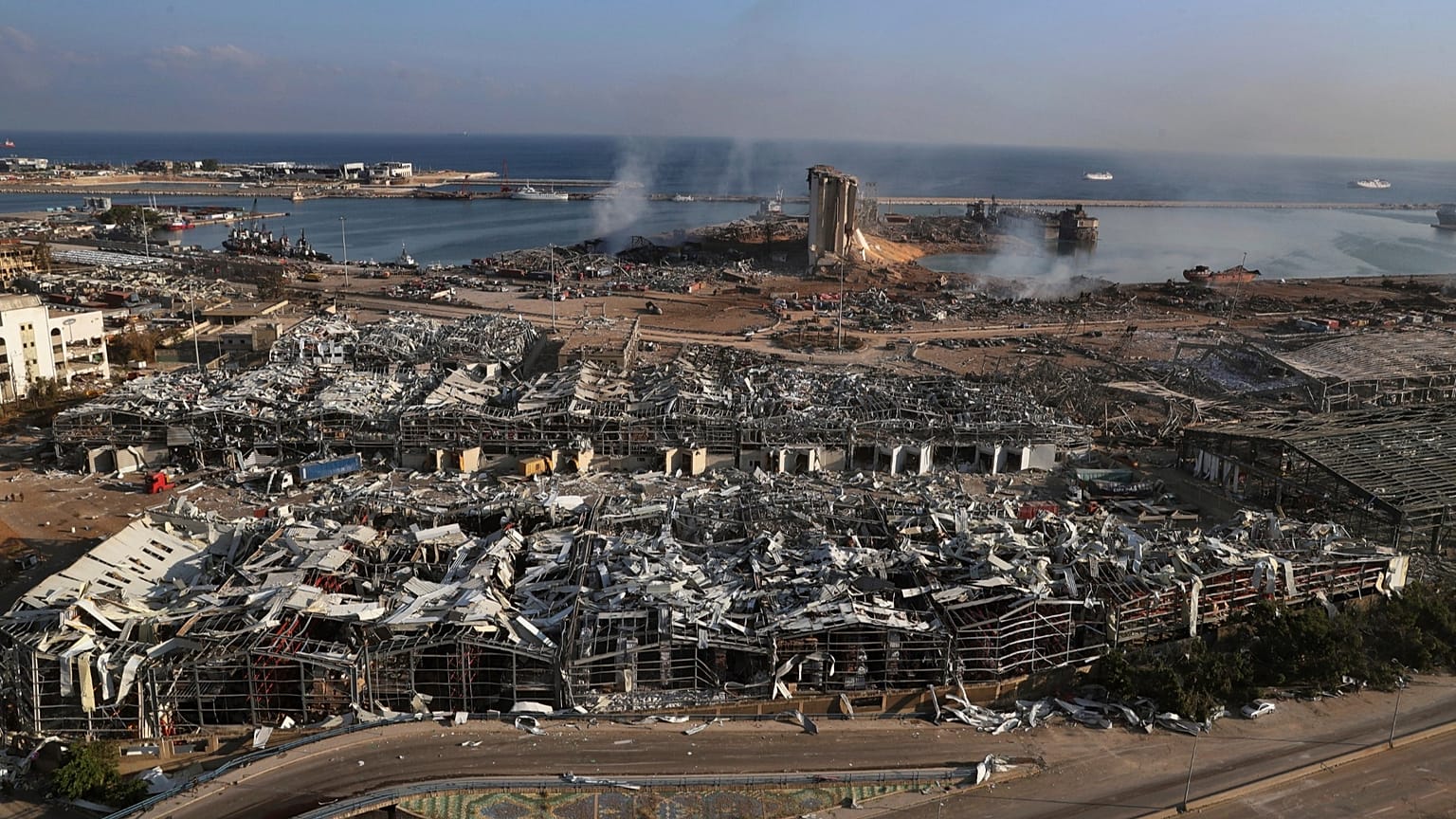 منطقه آسیب دیده از انفجار بزرگ در بندر بیروت