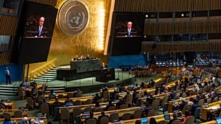 رئيس الوزراء الفلسطيني محمد مصطفى يتحدث خلال مؤتمر دولي رفيع المستوى حول التسوية السلمية لقضية فلسطين وتنفيذ حل الدولتين، في مقر الأمم المتحدة، ��وم الاثنين، 28 يوليو/تموز 2025