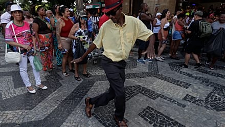 Samba Train celebrates National Day of Samba at Christ the Redeemer