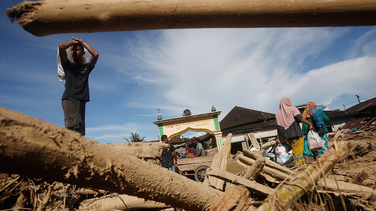 Indonesia flood death toll rises to 702 as search efforts intensify