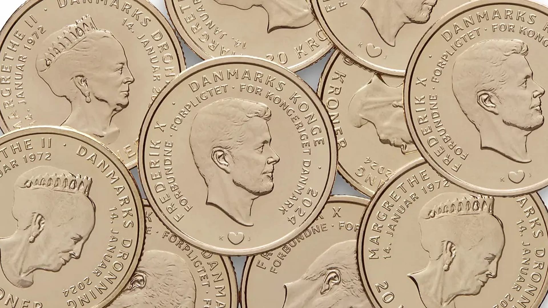 Las monedas antiguas con la imagen de la reina Margarita II, versus la nueva moneda con el rey Federico X. 