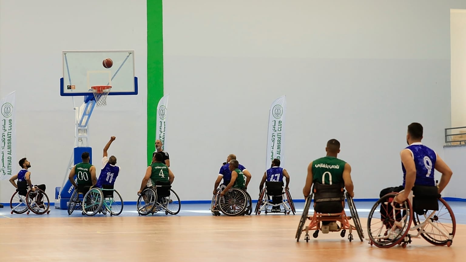 اللاعبون في بطولة ودية لكرة السلة على الكراسي المتحركة-ليبيا