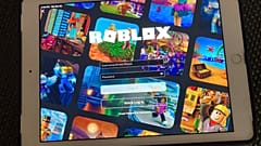 صورة أرشيفية: تظهر منصة ألعاب "Roblox" على جهاز لوحي، في 30 أكتوبر 2021، في نيويورك.