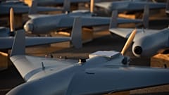 الصورة نشرتها القيادة الوسطى الأميركية لقوة طائرات بدون طيار هجومية أحادية الاتجاه في الشرق الأوسط، الأربعاء 3 كانون الأول/ديسمبر 2025