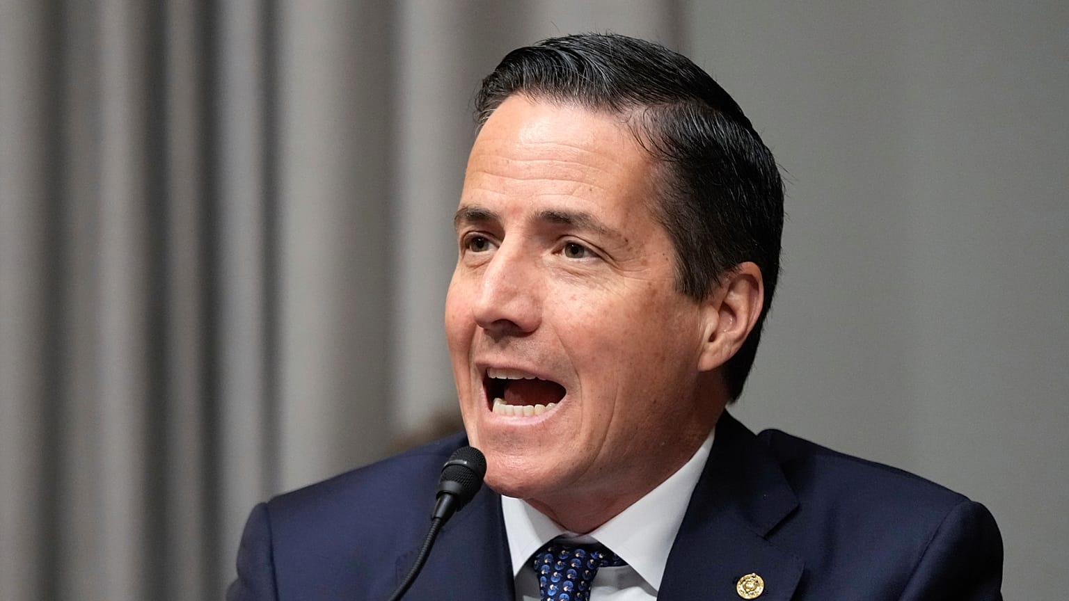 ARCHIVO - El senador Bernie Moreno, republicano por Ohio, durante una conferencia en el Capitolio en Washington, 17 de enero de 2025.