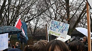 In Berlin Streiken Schüler gegen die Wehrpflicht