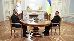 Nikos Christodoulides y Volodímir Zelenski