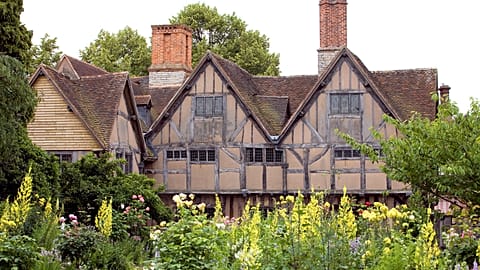 William Shakespeare's daughter, Susanna Hall, lived in Hall's Croft with her husband John Hall between 1613 and 1616