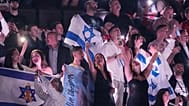 Yuval Raphael izraeli énekesnő rajongói az Eurovízió májusi baseli elődöntőjén