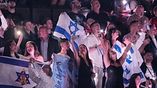 Yuval Raphael izraeli énekesnő rajongói az Eurovízió májusi baseli elődöntőjén