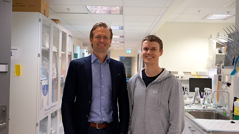 Torbjørn Furuseth, Domore Diagnostics CEO (Left) and Andreas Kleppe, Research Director at Oslo University Hospital Research (Right)