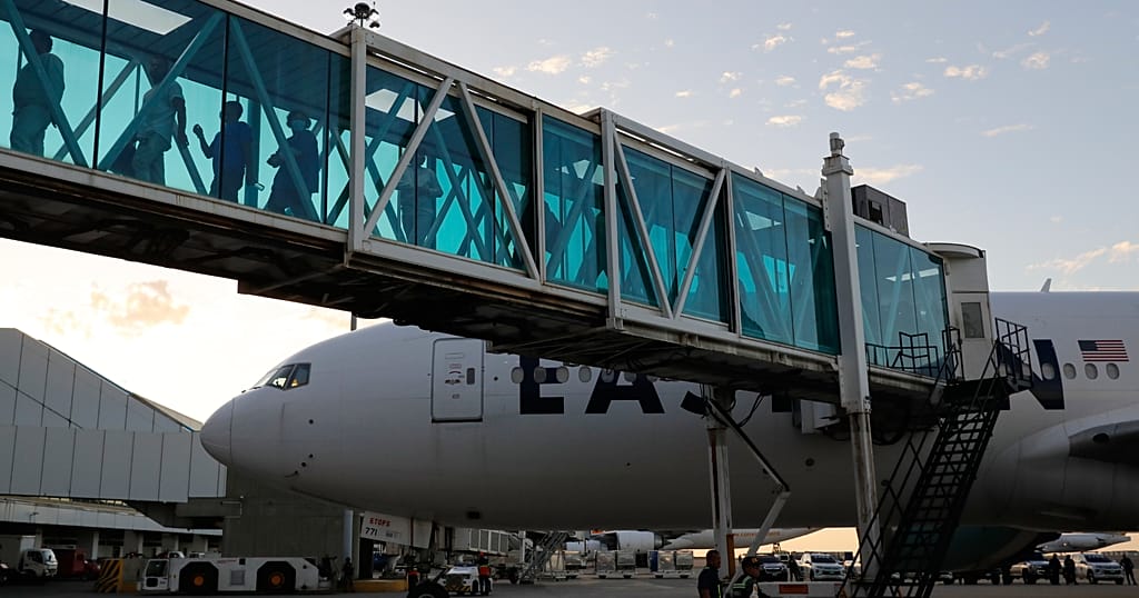 Venezuela: U.S. deportation flights continue despite airspace closure threat