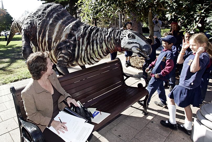 Diákok az Ausztrál Múzeum előtt, Sidney-ben, 2007 májusában