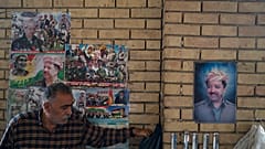 Erbil'deki bir pazarda, KDP Başkanı Mesud Barzani'nin fotoğrafı duvarda asılı halde, 25 Ekim 2017