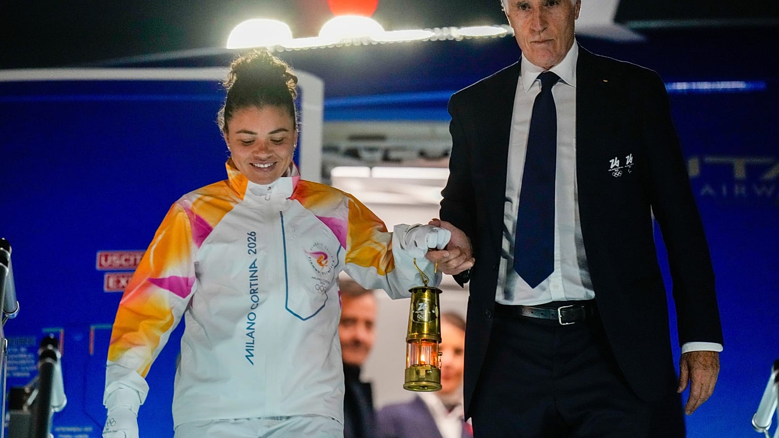 Олимпийский огонь прибыл в Италию